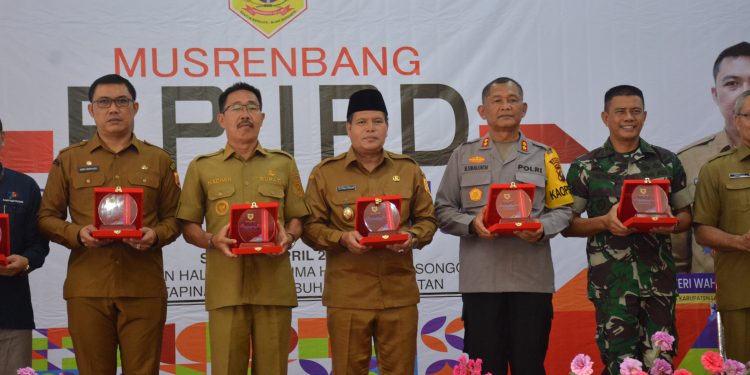 Kapolres Labusel Hadiri Musrenbang RPJMD Kabupaten Labusel TA 2025-2045 Di Grand Suma Hotel Blok Songo