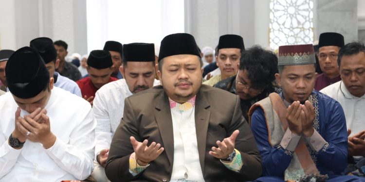 Rayakan Idul Fitri 1445 H, Bupati Tapsel Ajak Masyarakat Tingkatkan Amal Kebaikan