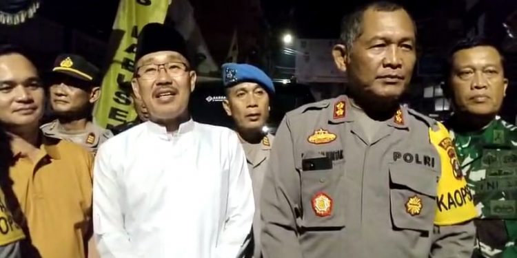 Kapolres Labusel Dan Bupati H. Edimin Pantau Langsung Arus Lalin Di Malam Takbiran Idul Fitri 1445 H/2024 M