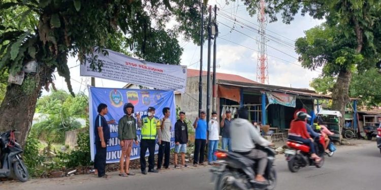 Polsek Medan Tuntungan Pasang Spanduk Larangan Narkoba dan Stop Perjudian