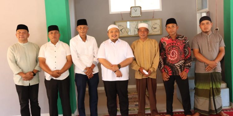 Cuti Bersama Bupati Tapsel Salurkan Bantuan Ke SDH