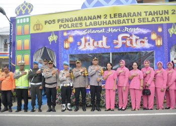 Cek Kondisi Personel Pos PAM 1 Dan 2 Labusel Pada OPS Ketupat Toba 2024, Kapolres Labusel Dan Bhayangkari Berikan Bingkisan