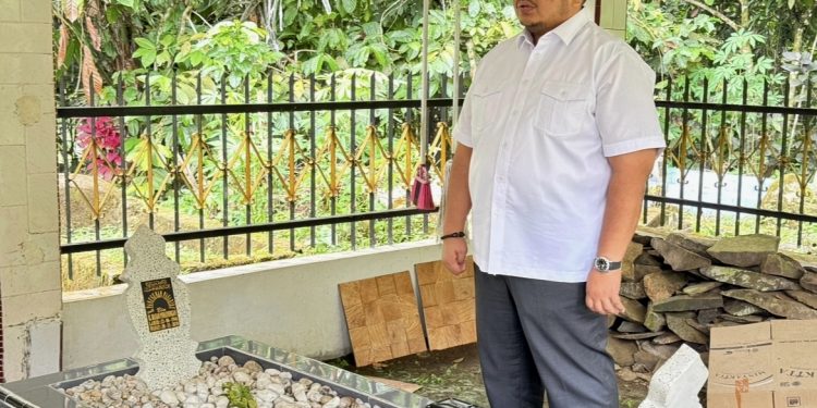 Pulkam dan Ziarah Ke Makam Ayah, Bupati Tapsel Bawa Oleh-Oleh Ke Warga Tanjung Rompa