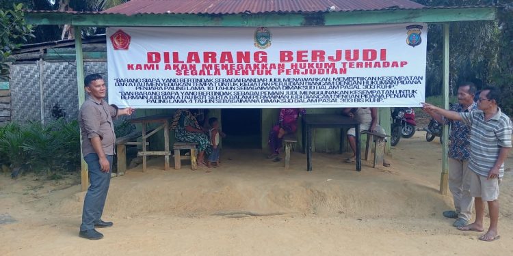 Satreskrim Polres Labusel Pasang Spanduk Stop Perjudian , Kasat Reskrim : Sosialisasi Larangan Perjudian