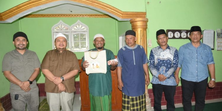 Hari Terakhir Ramadan, Bupati Tapsel Salurkan Zakat Mal Kepada Tiga Masjid Yang Ada di Sipirok