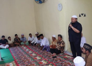 Bupati Tapsel Serahkan Bantuan dan Zakat Mal Ke BKM Babussalam, Al-Amal dan Al-Ikhlash