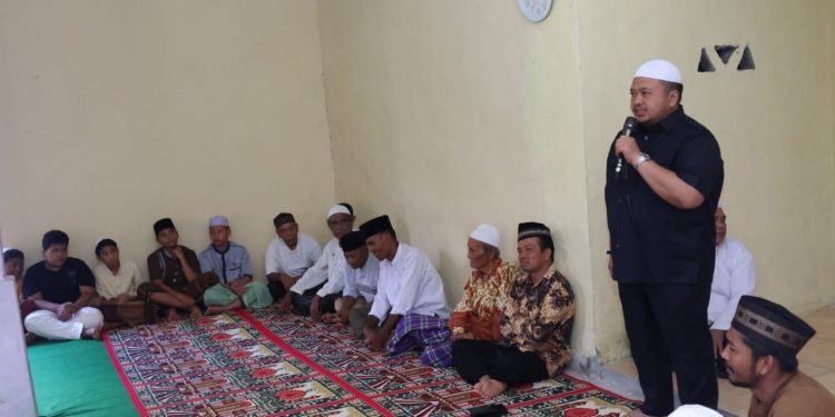 Bupati Tapsel Serahkan Bantuan dan Zakat Mal Ke BKM Babussalam, Al-Amal dan Al-Ikhlash