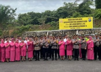 Kapolres Labusel Pimpin Upacara Sertijab Kapolsek Kotapinang : Jaga Nama Baik Institusi Dimanapun Kita Bertugas‏