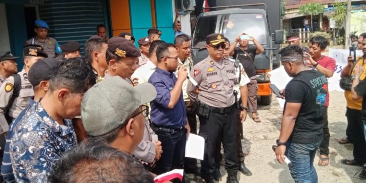 UNRAS Damai Pemuda Berani Aksi (PEMBERSI) di Kantor UPT PLN Kota Pinang