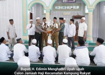 Bupati Labusel H.Edimin Menghadiri Upah-upah Calon Jamaah Haji Kecamatan Kampung Rakyat