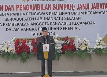Ketua BAWASLU Labusel Melantik dan Mengambil Sumpah Jabatan Panwascam Kecamatan Se-Kab.Labuhanbatu Selatan Thn 2024