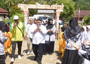 Bupati Bagikan Susu Gratis Ke Anak Sekolah Dasar Sebagai Stimulus Semangat Belajar