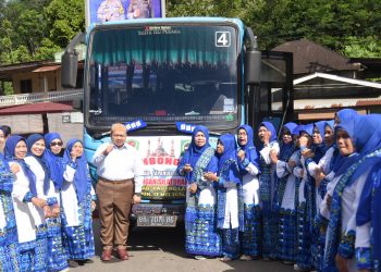 Bupati Tapsel Lepas 31 Peserta Jemaah BKMT Untuk Ikuti Kunjungan Silaturahim Ke Palas
