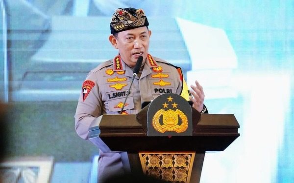 Kapolri Beri Penghargaan Kepada Casis Bintara Jari Putus Karena Kena Dibegal Masuk Bintara Polri Melalui Jalur Khusus
