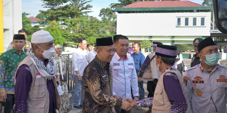 PJ Bupati Pringsewu Marindo Kurniawan Sambut Kedatangan Jamaah Haji Kloter 14 asal Kabupaten Pringsewu