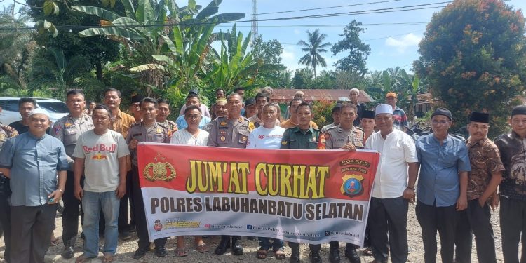 Kapolres Labusel Giat Jumat Curhat Di Desa Tanjung Medan : Mari Kita Jaga Bersama Kampung Kita