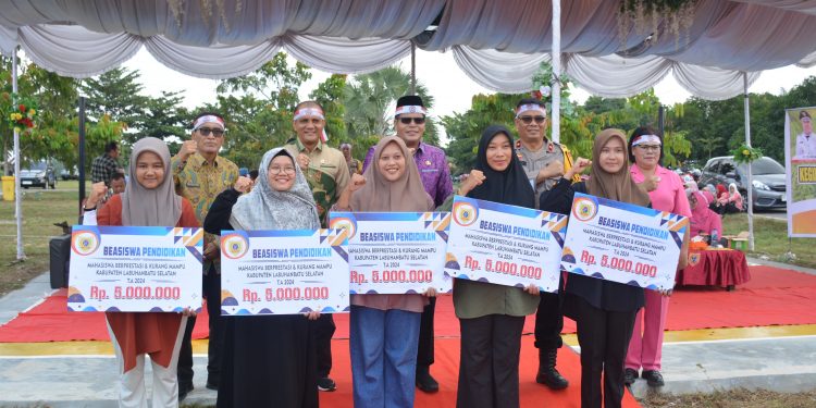 Menyambut HUT Bhayangkara Ke-78 Tahun 2024 , Polres Labusel Gelar Penanaman Pohon Dan Penyerahan Beasiswa