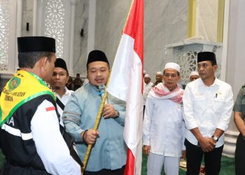 Ribuan Masyarakat Padati Pelepasan 220 JCH Tapsel Menuju Asrama Haji Medan