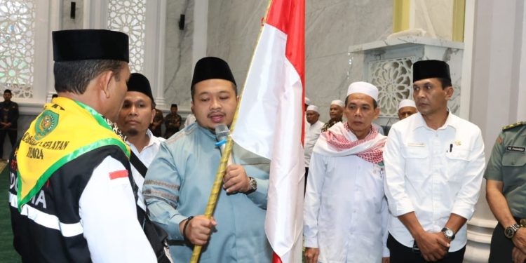 Ribuan Masyarakat Padati Pelepasan 220 JCH Tapsel Menuju Asrama Haji Medan