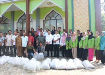 Bupati Tapsel Tabur Ribuan Benih Ikan di Angkola Selatan