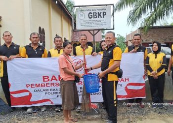 Dalam Rangka Menyambut HUT Bhayangkara ke-78 Personil Polsek Kotapinang Bakti Regili di Gereja GBKP Kotapinang