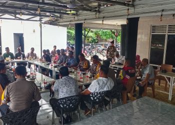 Kapolres Labusel Giat Jumat Curhat Di Laris Kopi Kotapinang