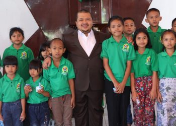 Kedatangan Bupati Tapsel dan Thariq Disambut Hangat Anak-Anak Sekolah Minggu