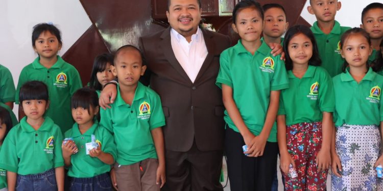 Kedatangan Bupati Tapsel dan Thariq Disambut Hangat Anak-Anak Sekolah Minggu