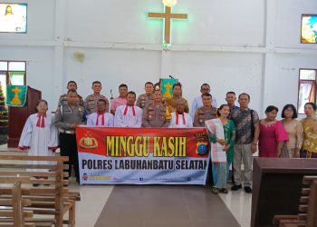Kapolres Labusel Giat Rutin Minggu Kasih Di Gereja HKBP Pardomuan Nauli Desa Tanjung Medan