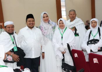 Isak Tangis Haru Iringi Pelepasan 222 JCH Oleh Bupati Tapsel