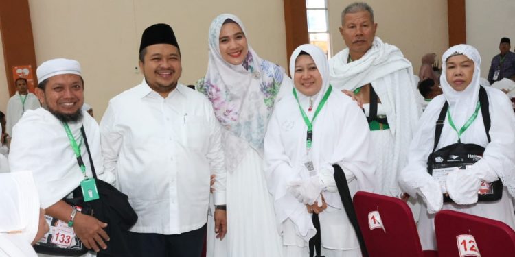 Isak Tangis Haru Iringi Pelepasan 222 JCH Oleh Bupati Tapsel