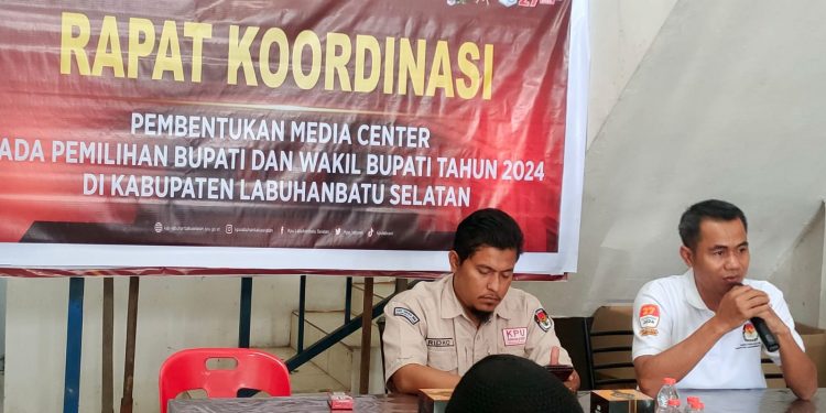 Ketua KPUD Labusel : Peranan Media Penting di Pilkada 2024