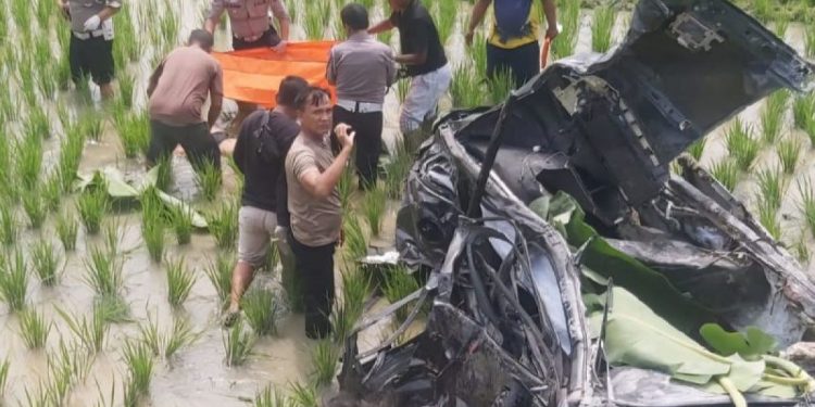 Kecelakaan Maut: Kereta Api Sri Bilah Tabrak Mobil, Enam Orang Tewas dan Satu Kritis