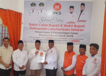 Bacalon Bupati dan Wabup Labuhanbatu Selatan Ari Wibowo dan Azwar Sajali Tanjung Menerima SK Dari DPP PKS