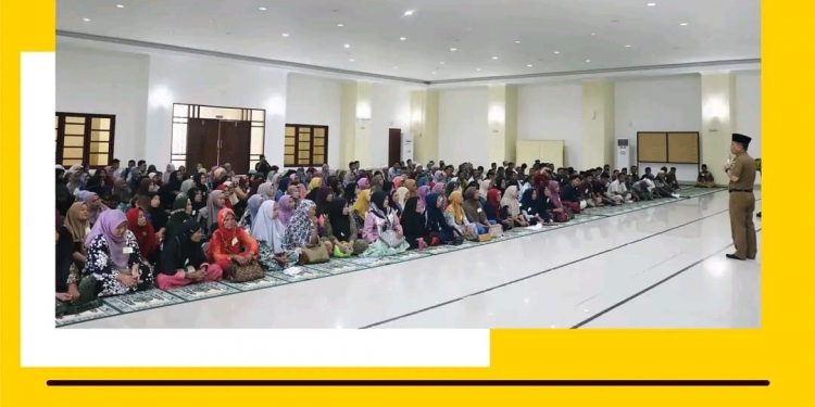 Pj. Bupati Paluta Salurkan Bantuan Zakat Kepada Masyaarakat Yang Bersumber Dari Zakat ASN