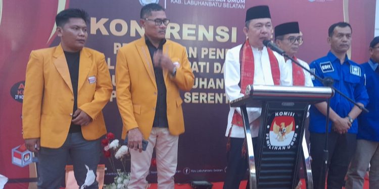 KPUD Labusel Menerima Pendaftaran Balon Bupati dan Wakil Bupati Muhammad Gandhi Faisal Siregar dan Naga Parlaungan Lubis