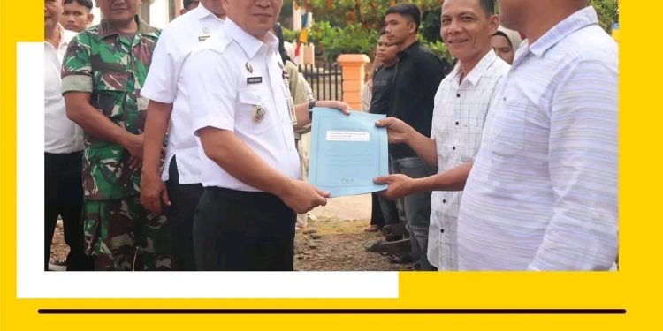 Pj Bupati Paluta Serahkan Bantuan Alat Mesin Pertanian (Alsintan) Pompa Air