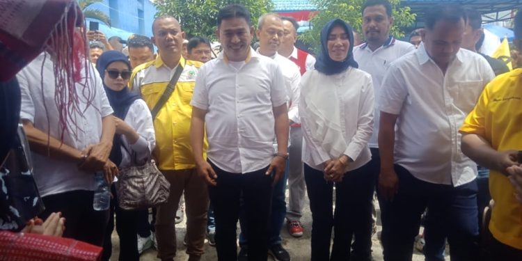 Mangatas Silalahi SH Dan DR Ade Sandra SH, MH, Calon Kedua Yang Mendaftar Ke KPU Kota Pematangsiantar