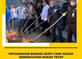 Kejari Paluta Musnahkan Sejumlah Barang Bukti Yang Sudah Berkekuatan Hukum Tetap (Inkracht)