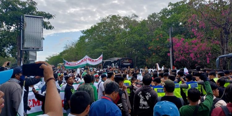 Puluhan Simpatisan PBNU Gelar Aksi Unjuk Rasa di Bali, Tuduh Muhaimin Pengkhianat Gus Dur