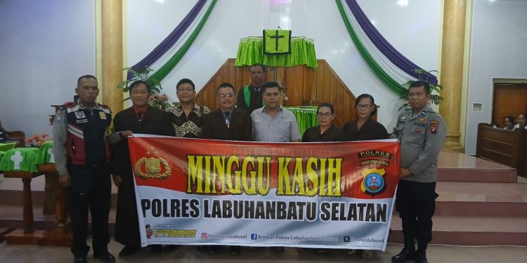 Polres Labusel Laksanakan Giat Minggu Kasih Di Gereja GKPI Cikampak