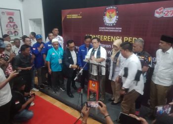Dengan Visi Dan Misi Cerdas, Aman Dan Sejahtera, Wesly Silalahi Dan Herlina Mendaftar Di KPU Kota Pematangsiantar