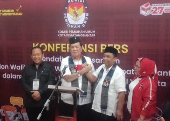 Ratusan Kader PDI Perjuangan Antarkan St. Yan Santoso Purba SH, MM Dan H. Irwan Mendaftar Sebagai Pasangan Calon Walikota dan Wakil Walikota Siantar Periode 2024/2029