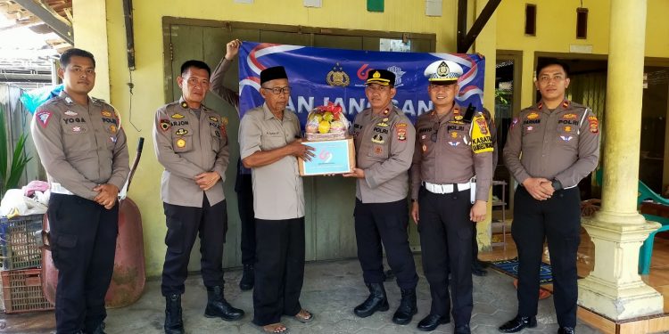 Peringati Hari Lalu Lintas Bhayangkara ke-69, Polres Pringsewu Gelar Anjangsana ke Kediaman Ketua Purnawirawan Polri