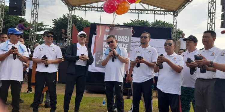 KPU Gelar Deklarasi Damai Tiga Paslon Bupati dan Wakil Bupati Labusel Serta Senam Santai