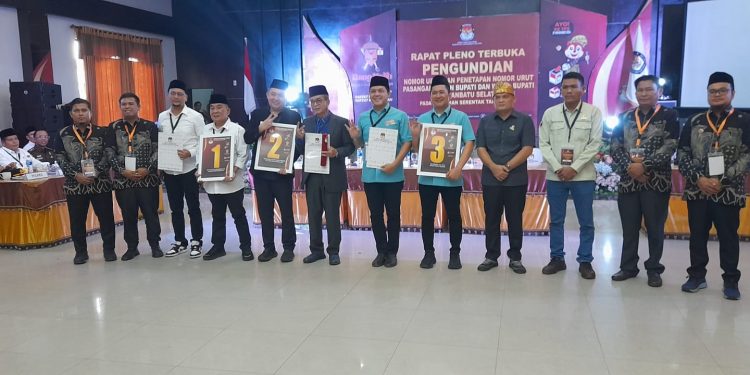 KPUD Labusel Gelar Rapat Pleno Pengundian Nomor Urut Paslon Bupati Dan Wakil Bupati Kabupaten Labusel Tahun 2024