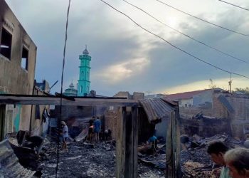 Kebakaran Hebat di Kompleks Bangsal Pematangsiantar Hanguskan Puluhan Rumah