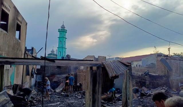Kebakaran Hebat di Kompleks Bangsal Pematangsiantar Hanguskan Puluhan Rumah
