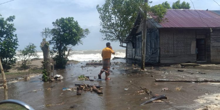 Angin Kencang dan Ombak Besar Resahkan Warga Kecamatan Muara Batu