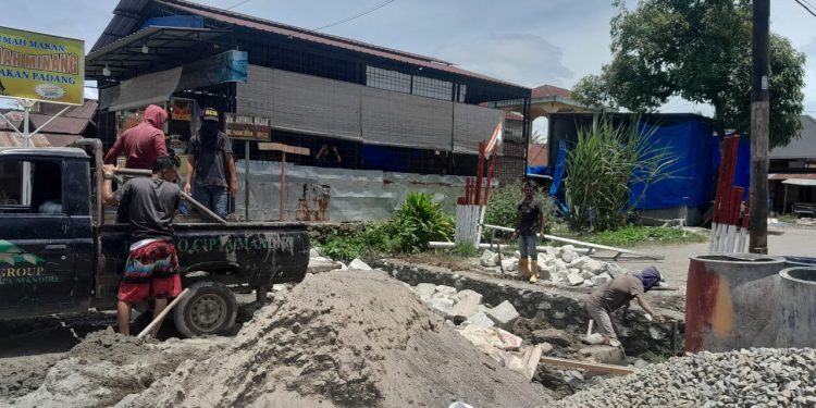 Paslon Bupati dan Wakil Bupati Paluta Tanggapi Surat Permohonan 61 KK Warga Kampung Dalam